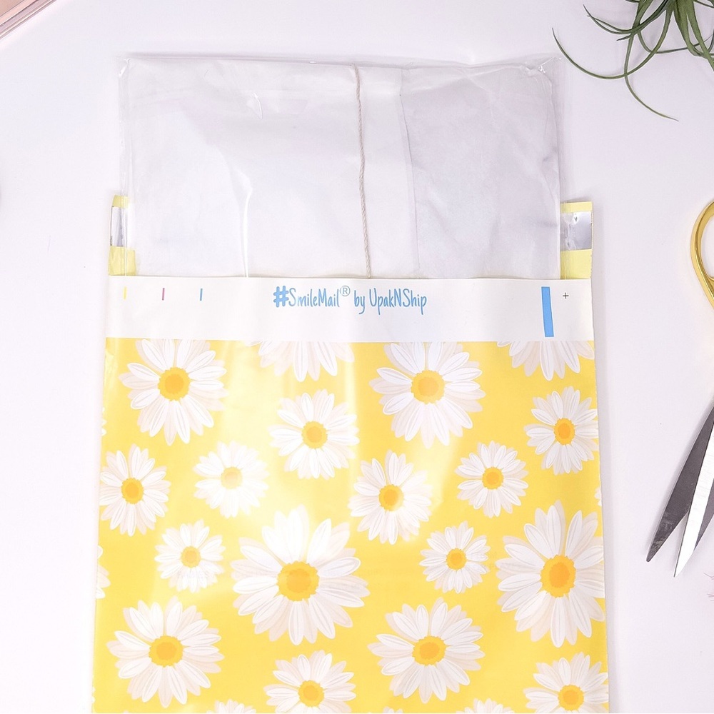 25 10X13 Yellow Daisies Poly Mailers CLEARANCE - Picture 5 of 7